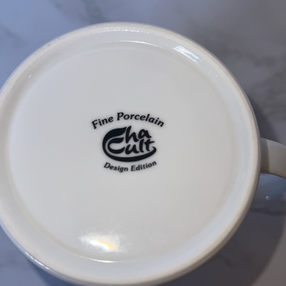 Tea Cup with Strainer and Lid Stylized Graphics - Picture 8 of 11